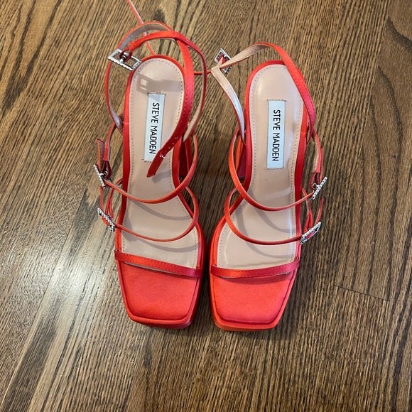 Steve Madden Platform Heel - Picture 4 of 4